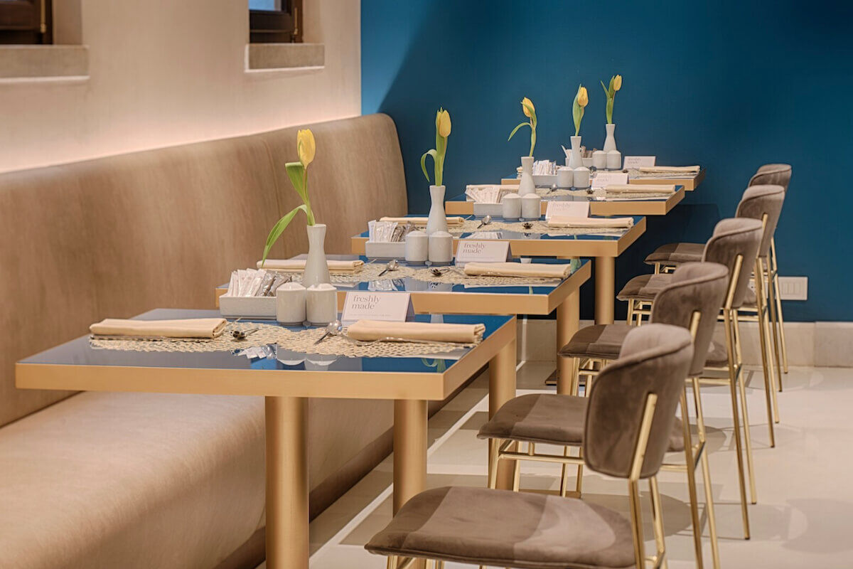 <b>NH Collection Palazzo Verona</b> - A boutique hotel with contemporary pizzaz, the Palazzo Verona is housed in a beautifully preserved 14th century building and is walking distance from the river Adige, Arena di Verona and Juliet’s House. There is a sleek bar serving aperitives, and a restaurant offering Italian cuisine.